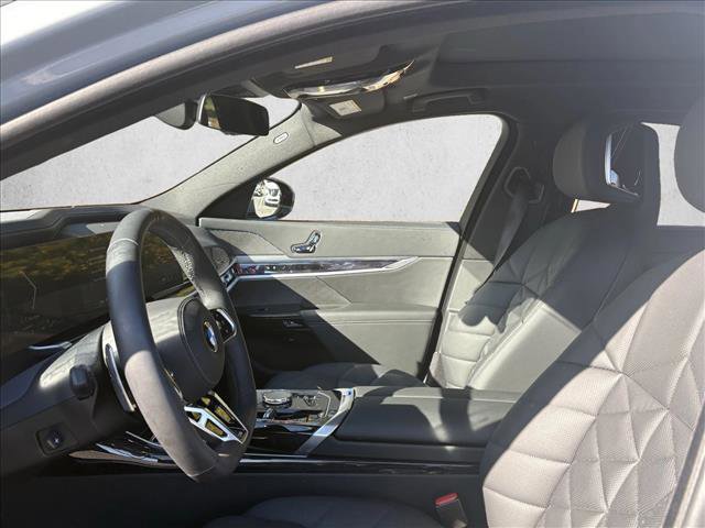 Used 2025 BMW 740i w/ Premium Package RWD image 23