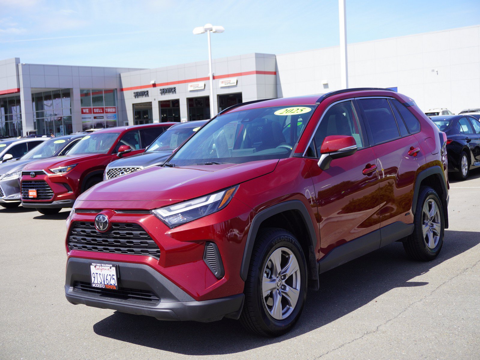 Used 2025 Toyota RAV4 XLE w/ Convenience Package AWD/4WD image 7