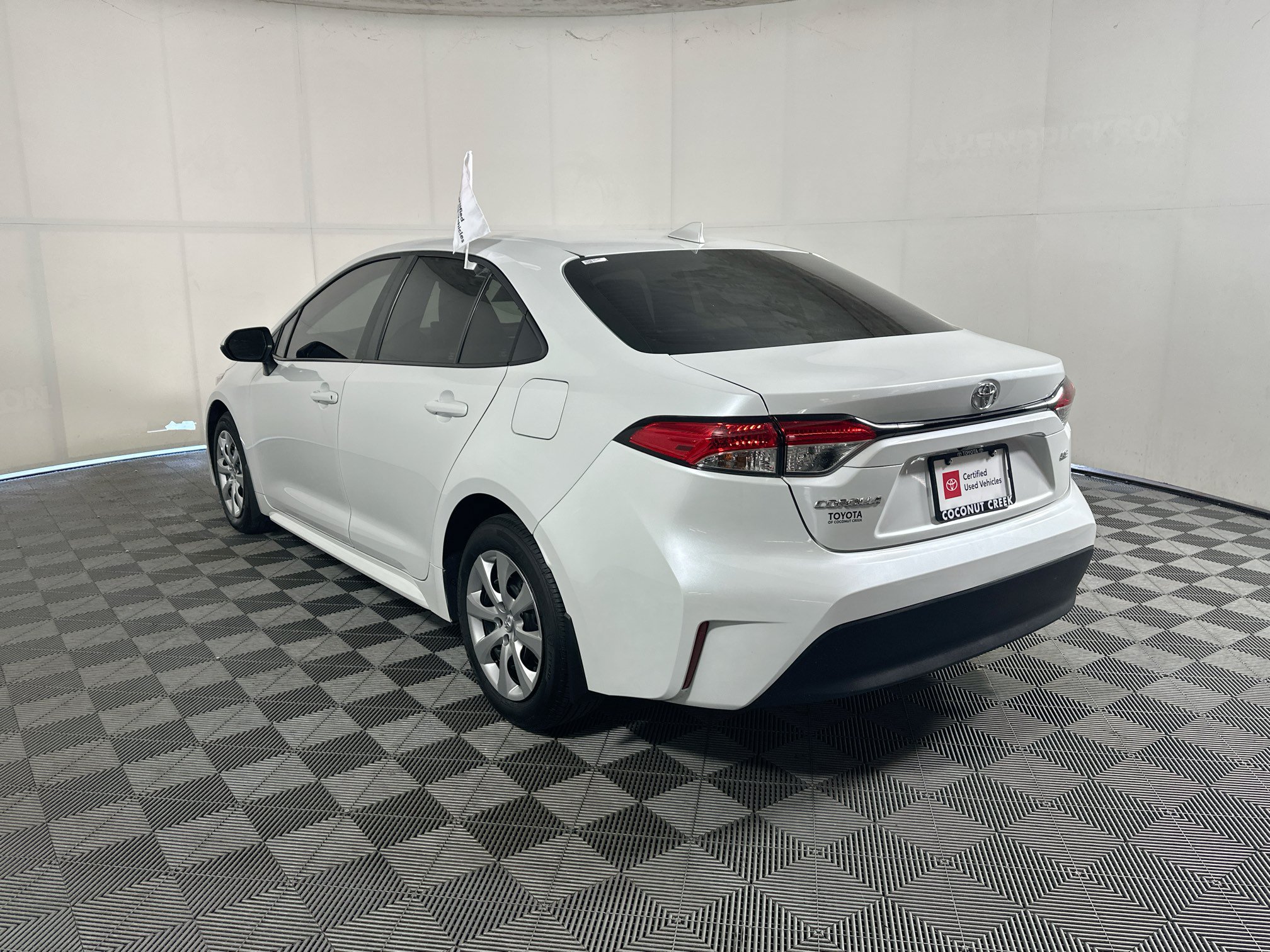 Certified 2025 Toyota Corolla LE FWD image 5