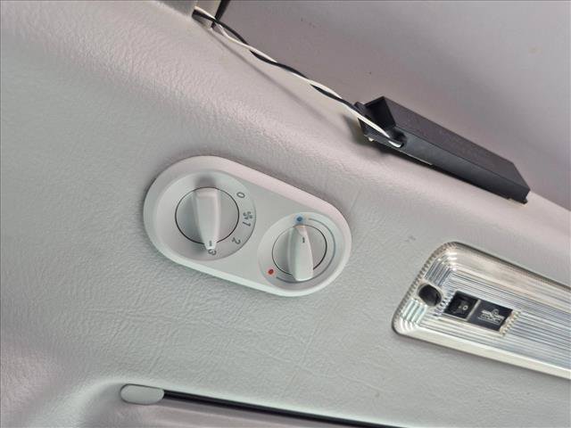 Used 2001 Volkswagen Eurovan FWD image 18