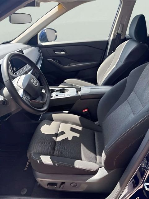 Used 2025 Nissan Rogue SV FWD image 8