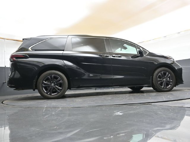Used 2024 Toyota Sienna XSE w/ XSE Plus Package AWD/4WD image 34