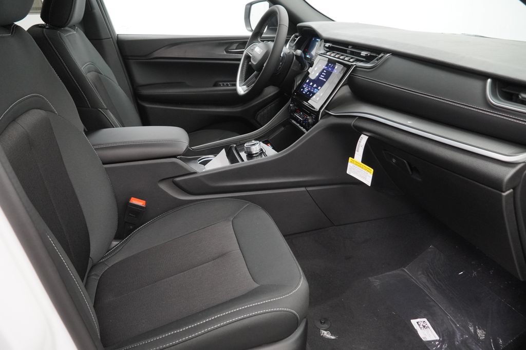 New 2026 Jeep Grand Cherokee Laredo AWD/4WD image 34