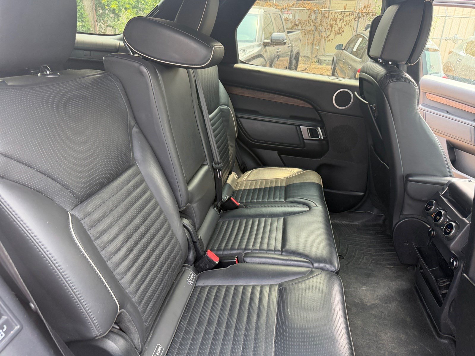 Used 2017 Land Rover Discovery HSE Luxury AWD/4WD image 18
