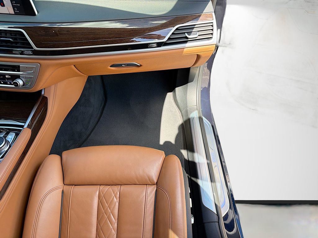 Used 2020 BMW 740i w/ Premium Package image 18