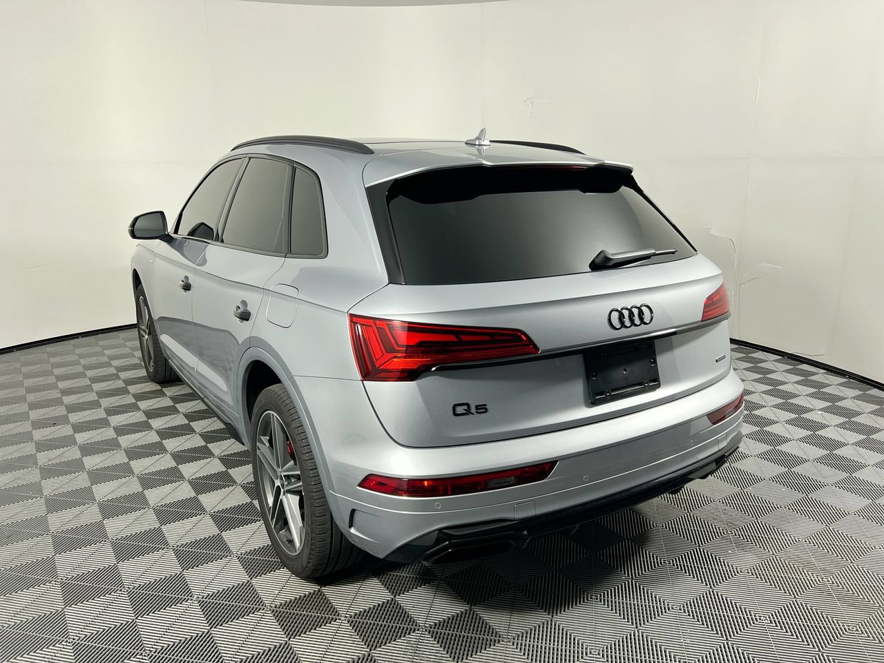 Used 2025 Audi Q5 e Premium Plus w/ Premium Plus Package AWD/4WD image 5