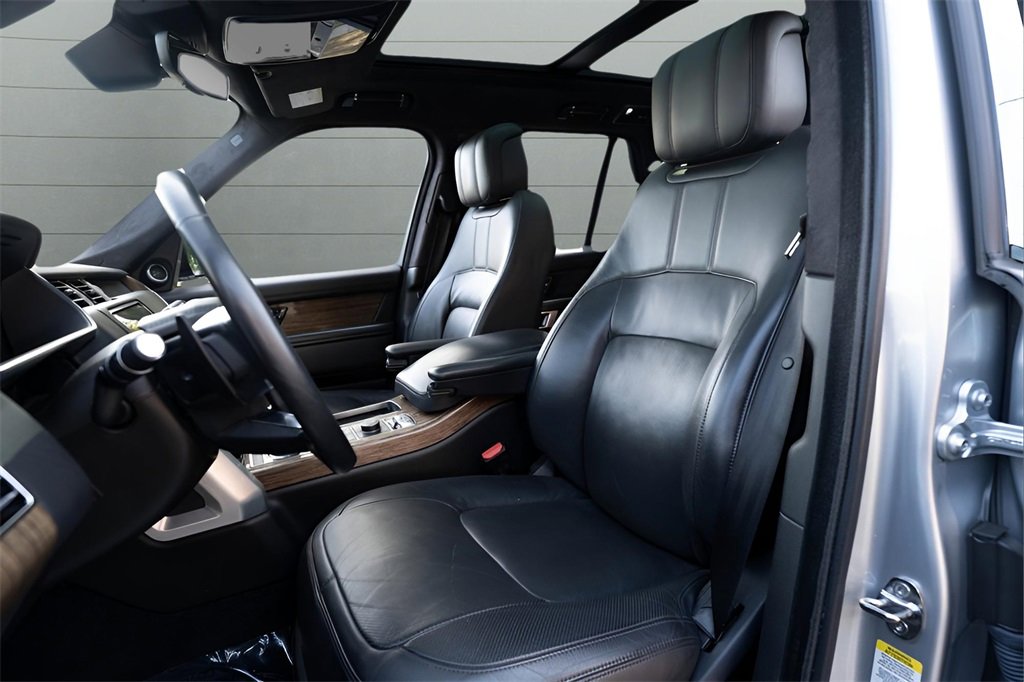 Used 2020 Land Rover Range Rover HSE image 11