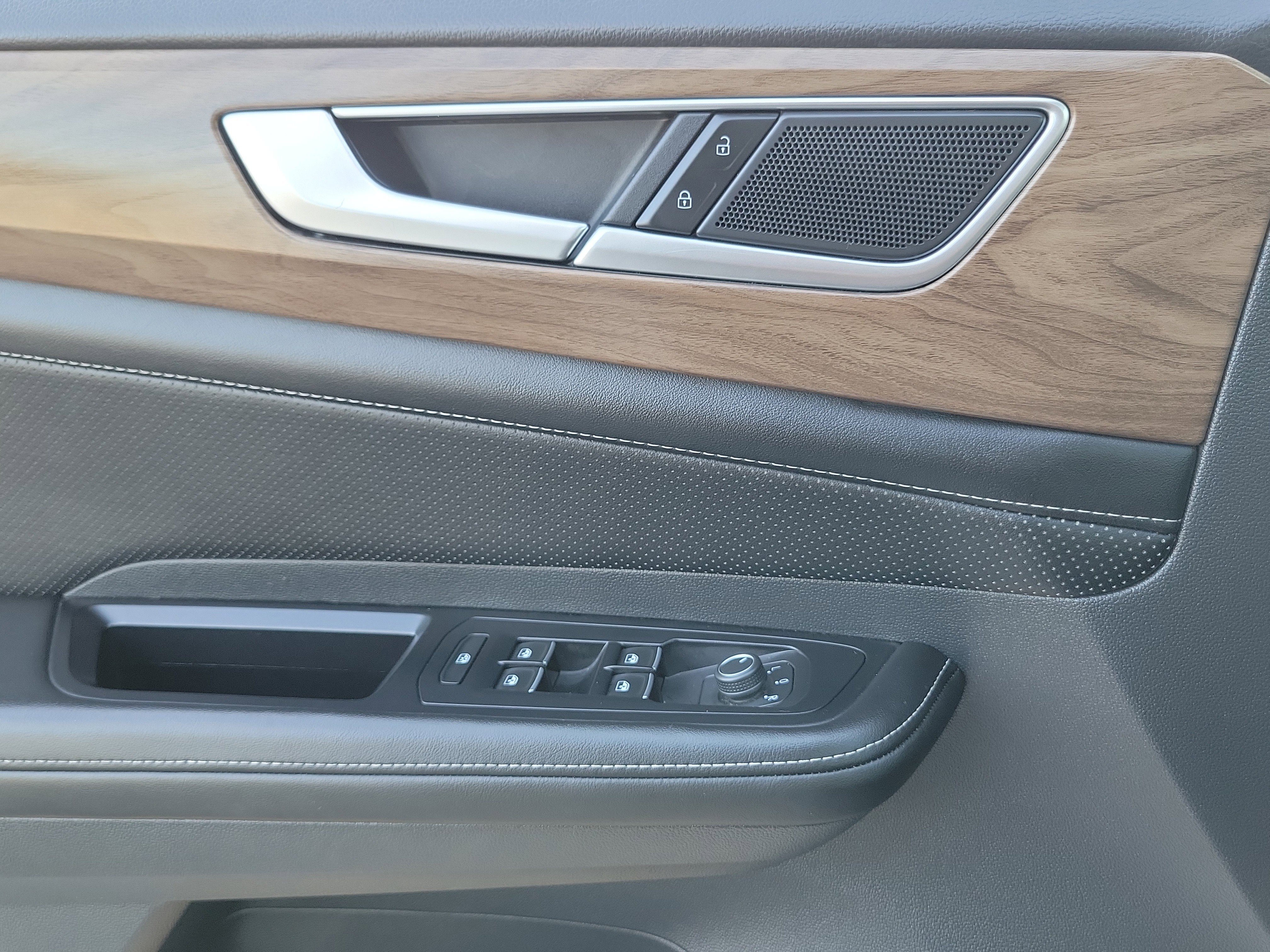 Used 2024 Volkswagen Atlas SE image 15