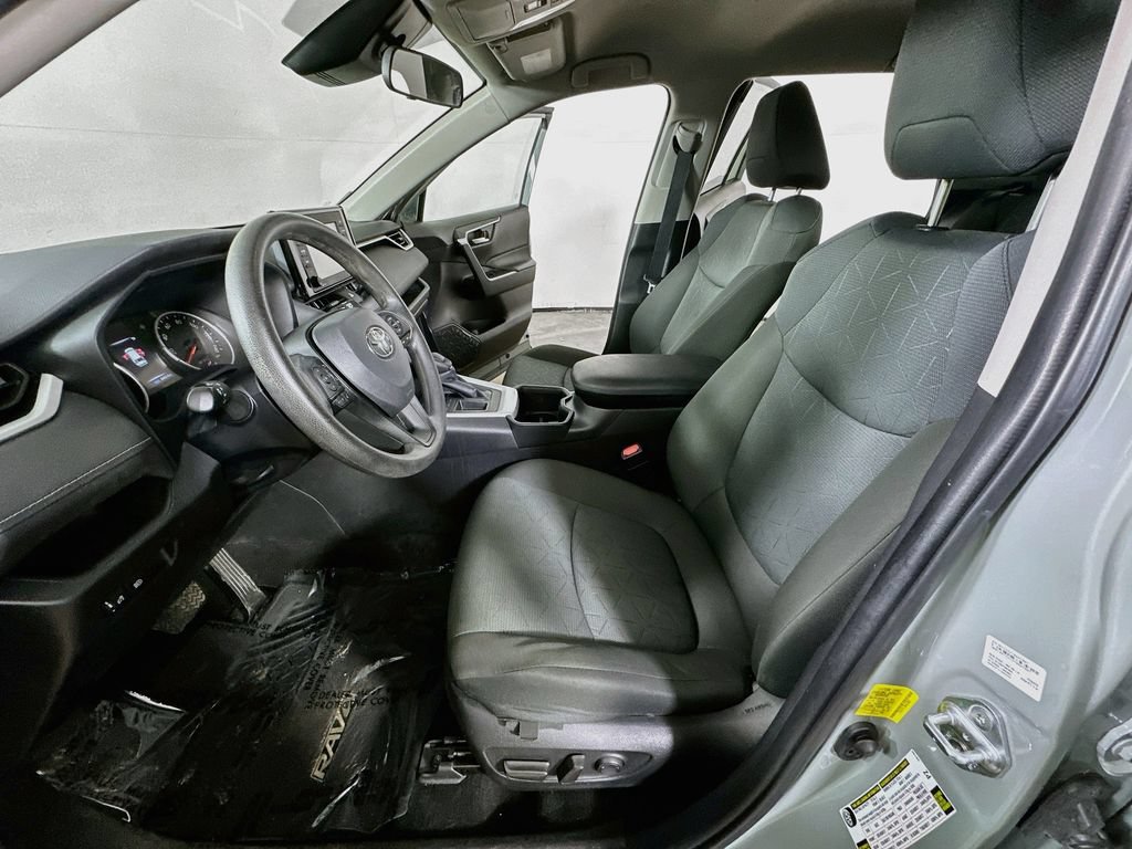 Used 2022 Toyota RAV4 XLE FWD image 17