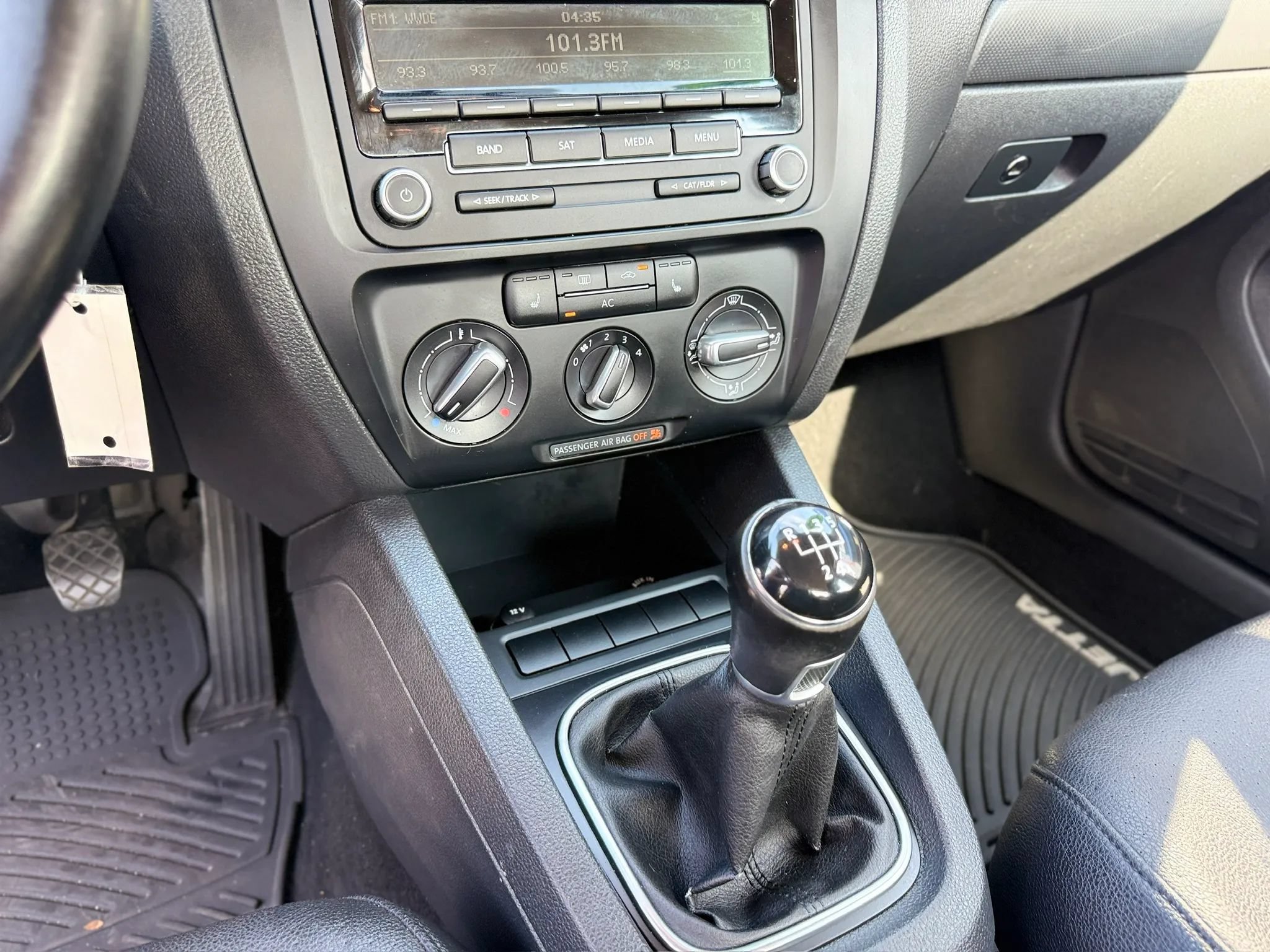 Used 2012 Volkswagen Jetta SE FWD image 25