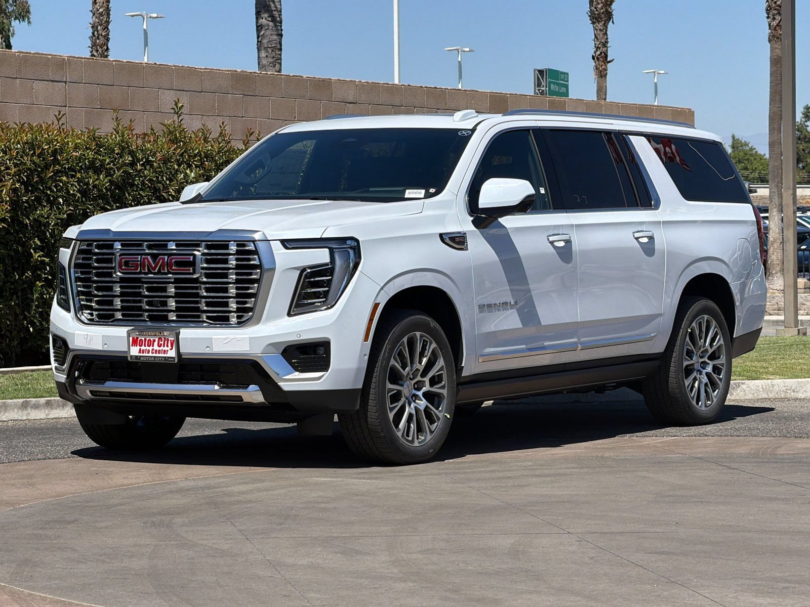 New 2026 GMC Yukon XL Denali w/ Denali Reserve Package AWD/4WD image 8