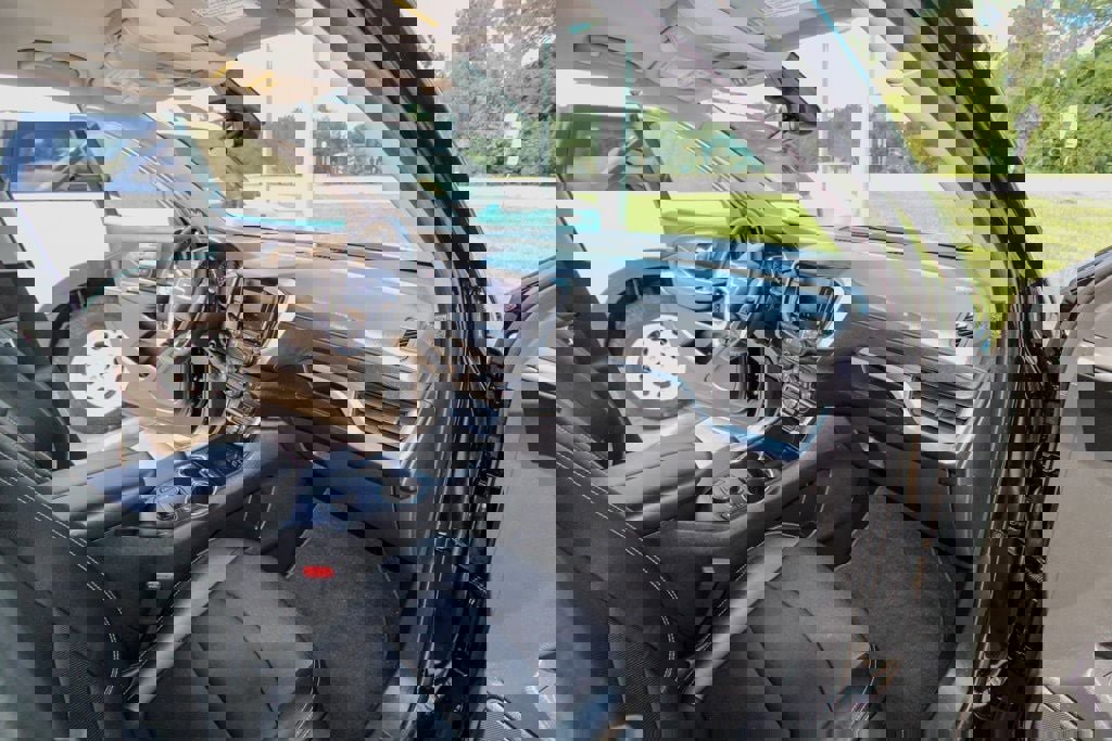 Used 2023 GMC Terrain SLT image 16