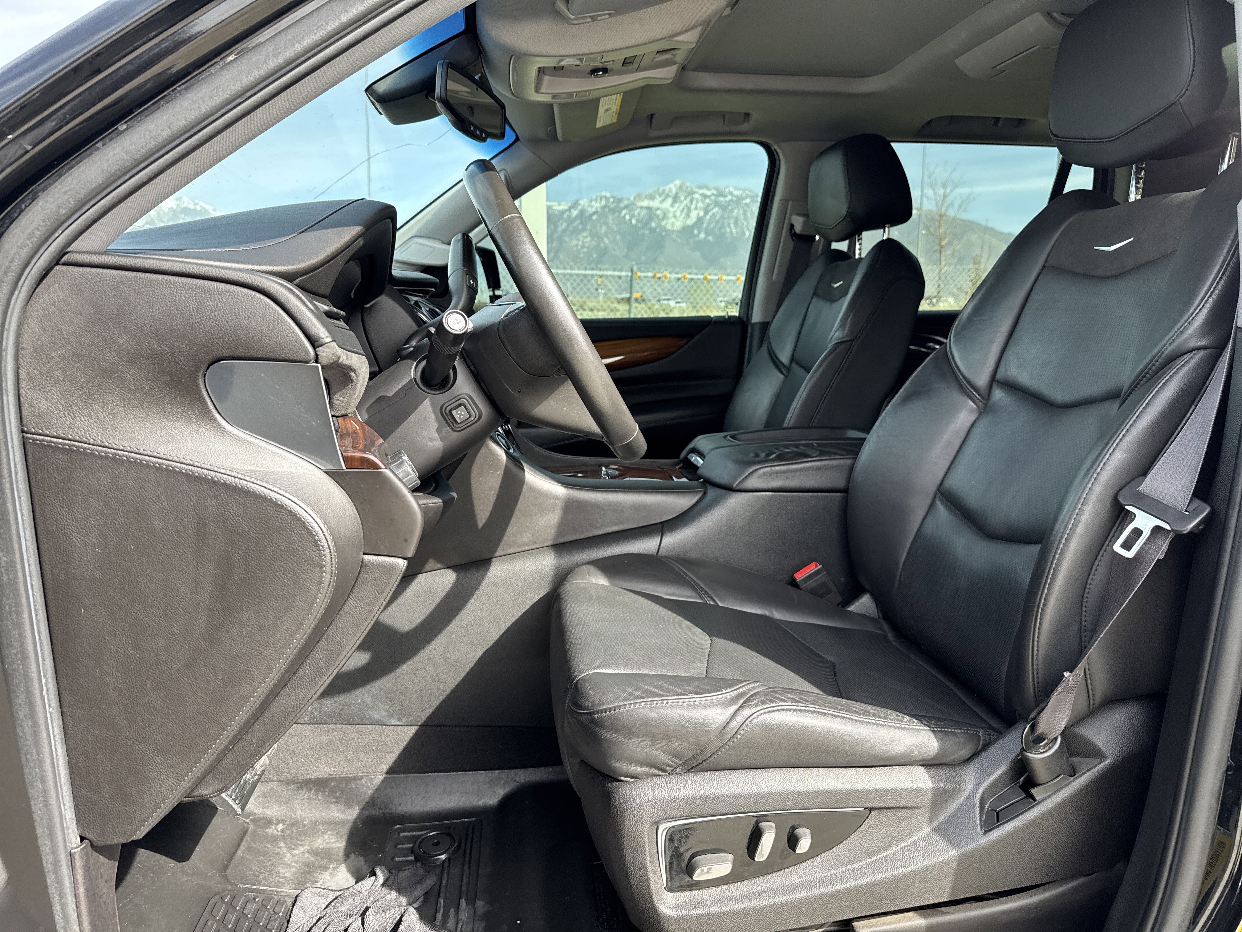 Used 2015 Cadillac Escalade Premium image 19
