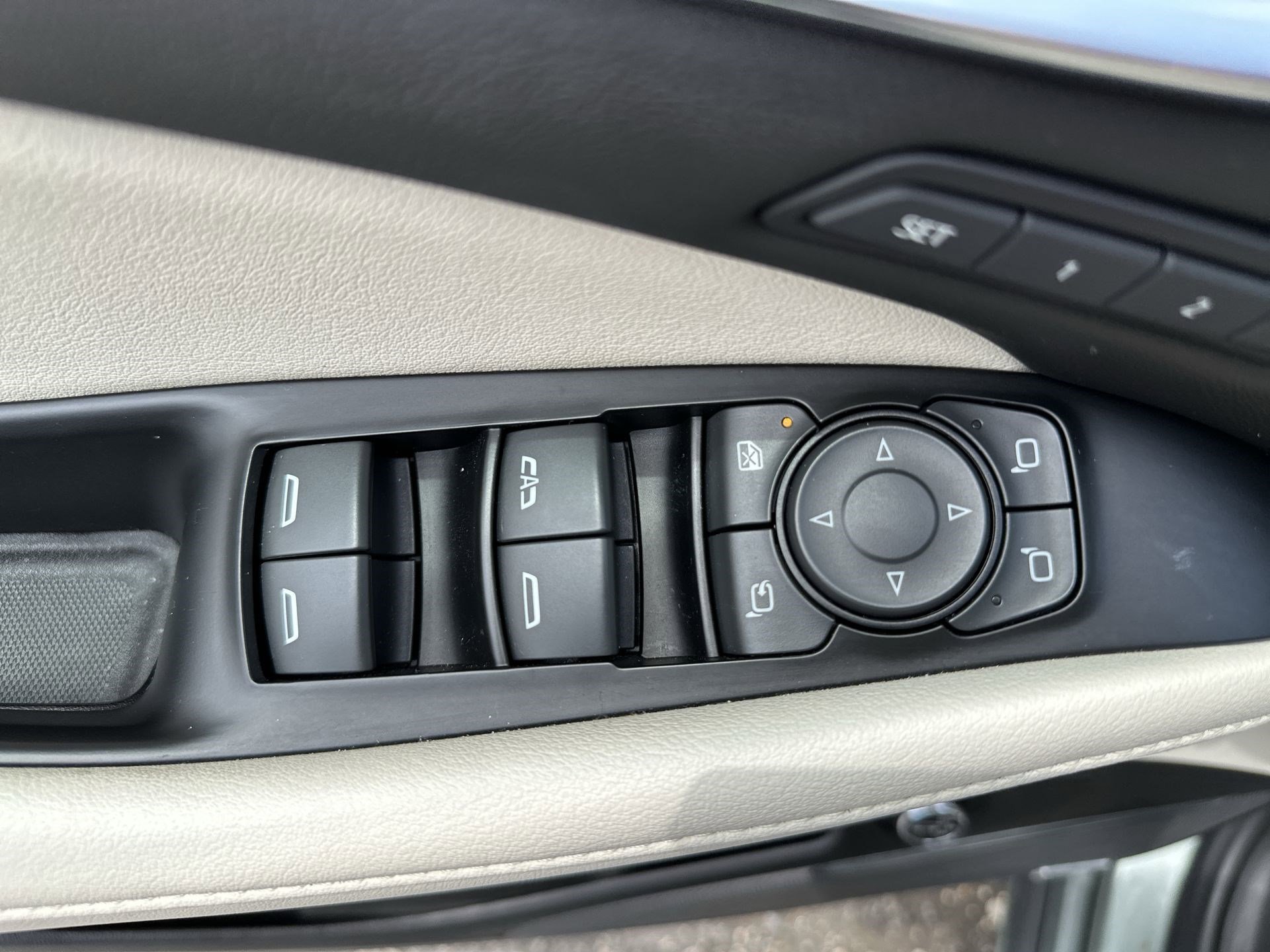 Used 2022 Buick Enclave Avenir w/ Avenir Technology Package AWD/4WD image 15