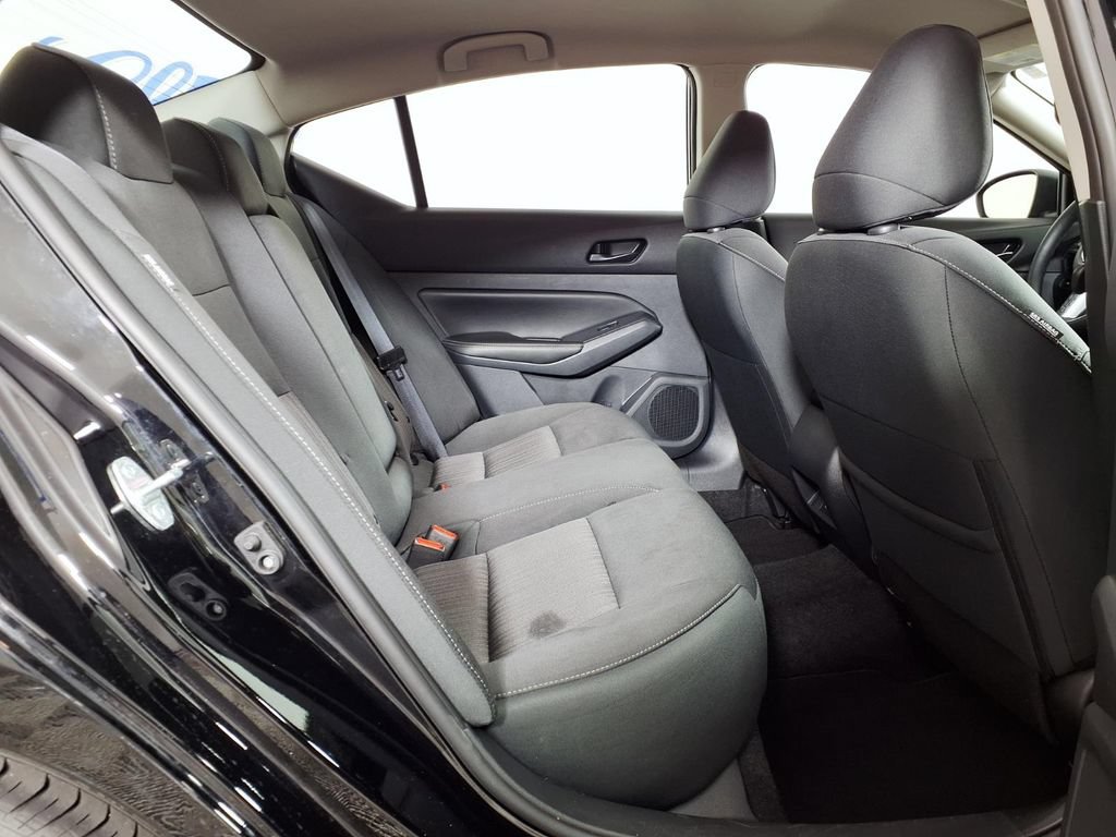 Used 2025 Nissan Altima 2.5 SV FWD image 12