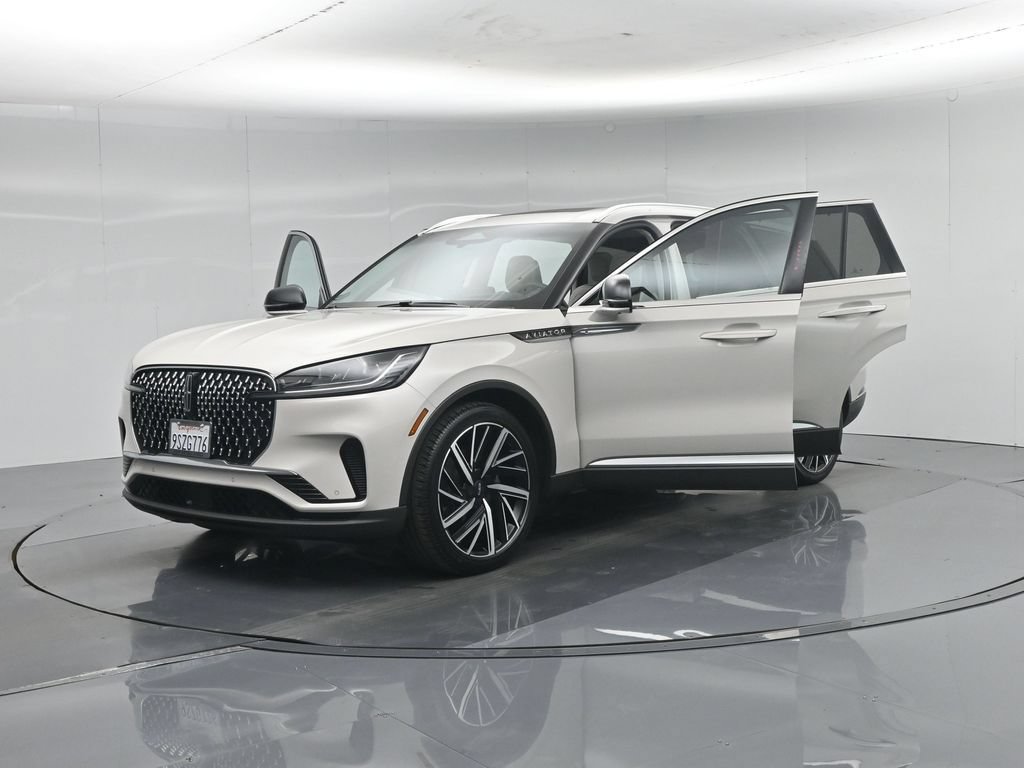 Used 2025 Lincoln Aviator Reserve w/ Equipment Group 201A AWD/4WD image 37