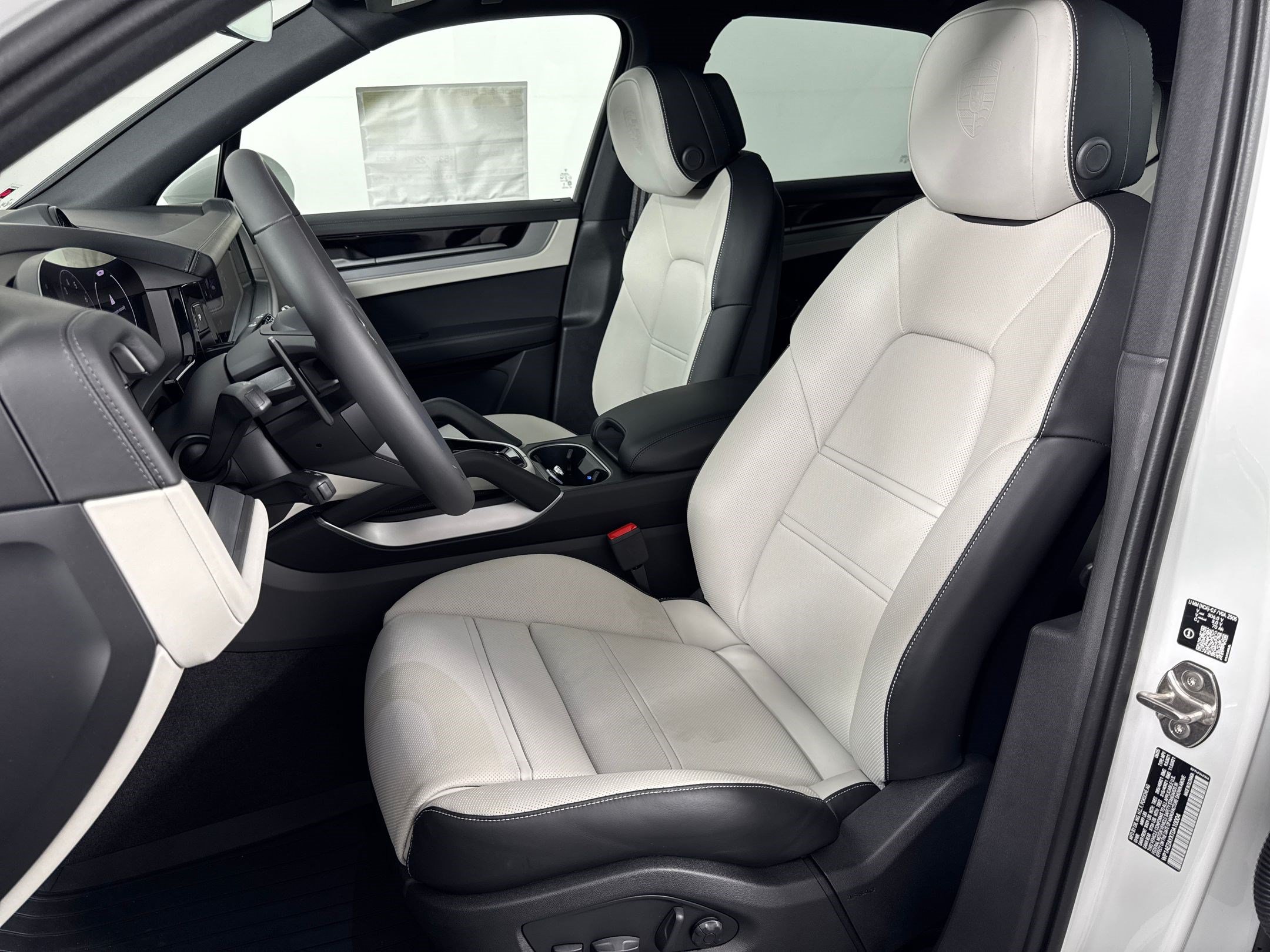 Certified 2026 Porsche Cayenne Coupe AWD/4WD image 5