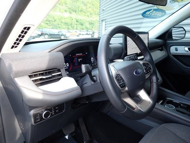 Certified 2025 Ford Explorer Active AWD/4WD image 16