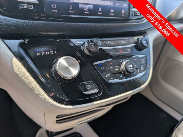 Used 2024 Chrysler Pacifica Touring-L FWD image 18