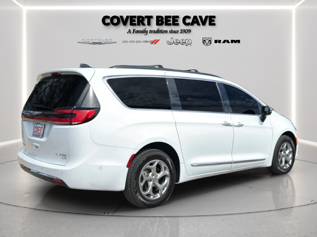 Used 2023 Chrysler Pacifica Limited w/ Uconnect Theater Family Group AWD/4WD image 7