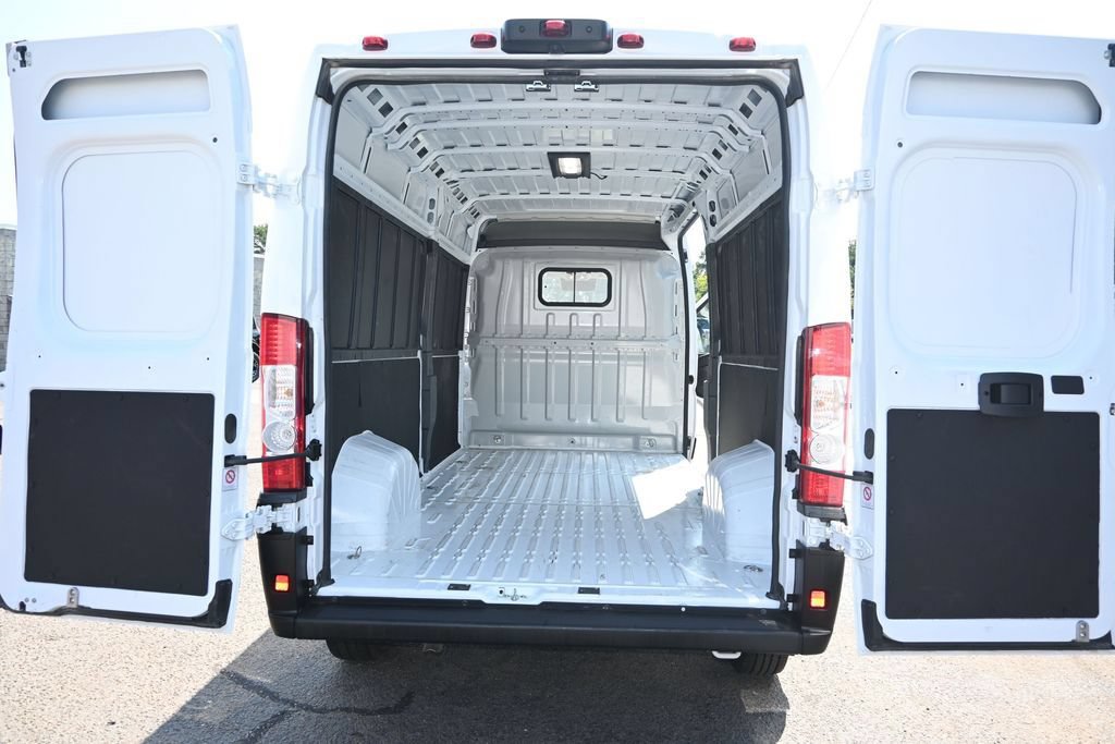 Used 2026 RAM ProMaster 2500 w/ Convenience Group FWD image 11
