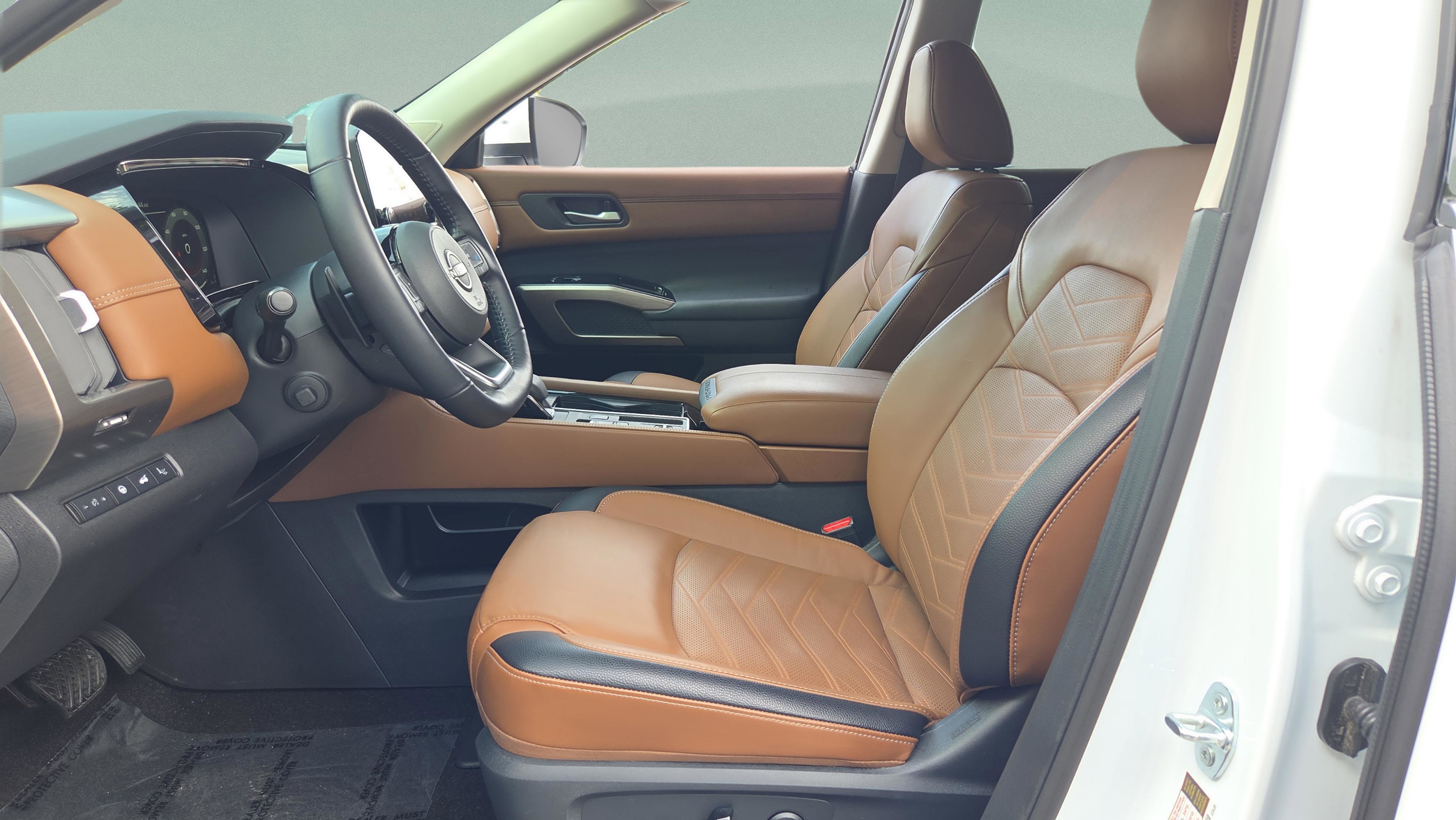 Used 2025 Nissan Pathfinder Platinum w/ Cargo Package FWD image 9