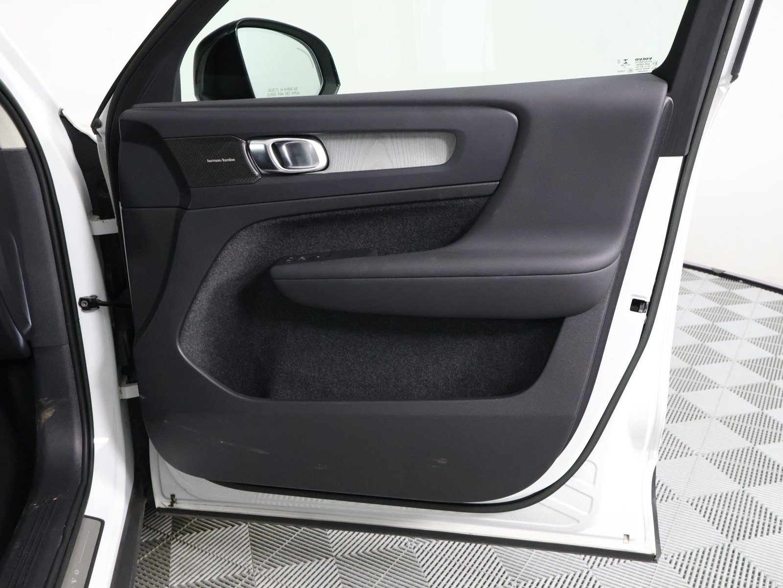 Used 2023 Volvo XC40 B5 Ultimate w/ Protection Package Premier AWD/4WD image 21