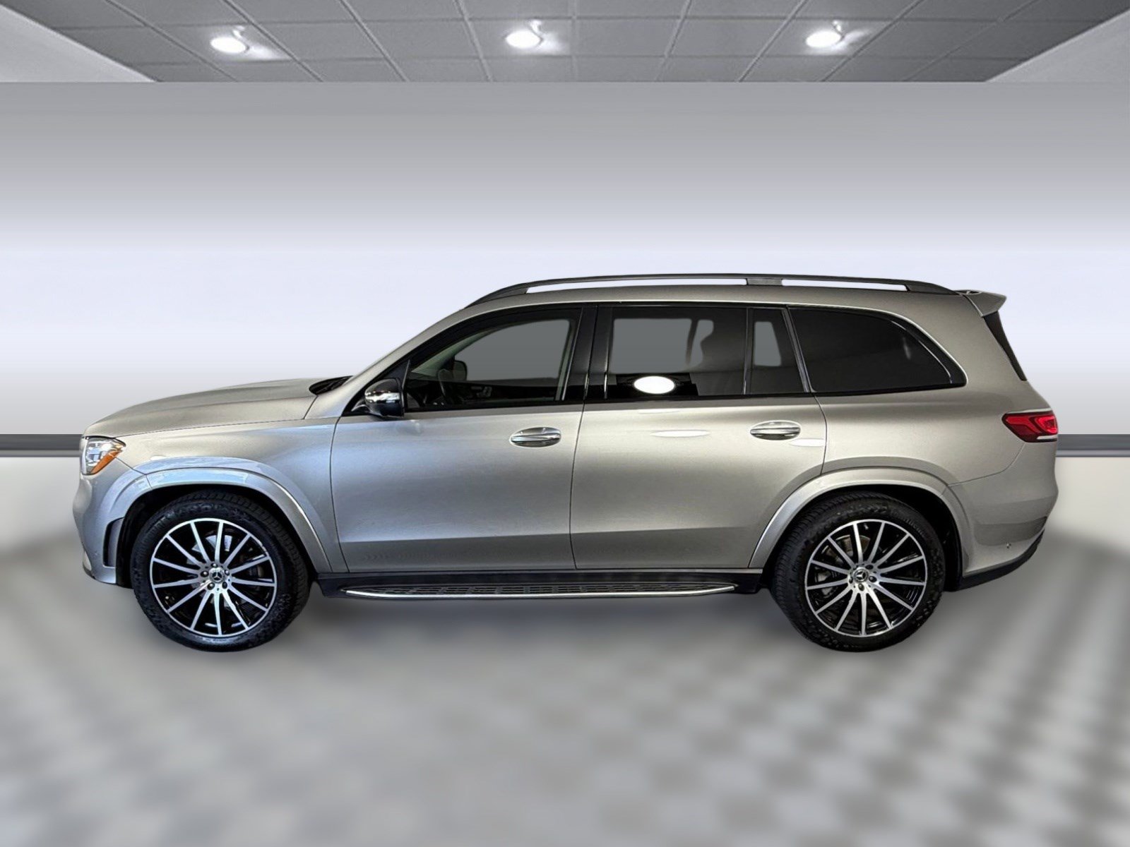 Used 2023 Mercedes-Benz GLS 450 4MATIC image 2