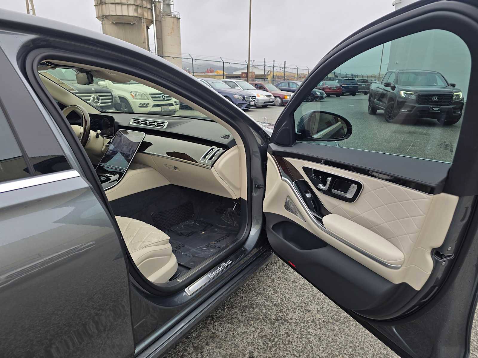 Used 2024 Mercedes-Benz S 580e 4MATIC Sedan image 12