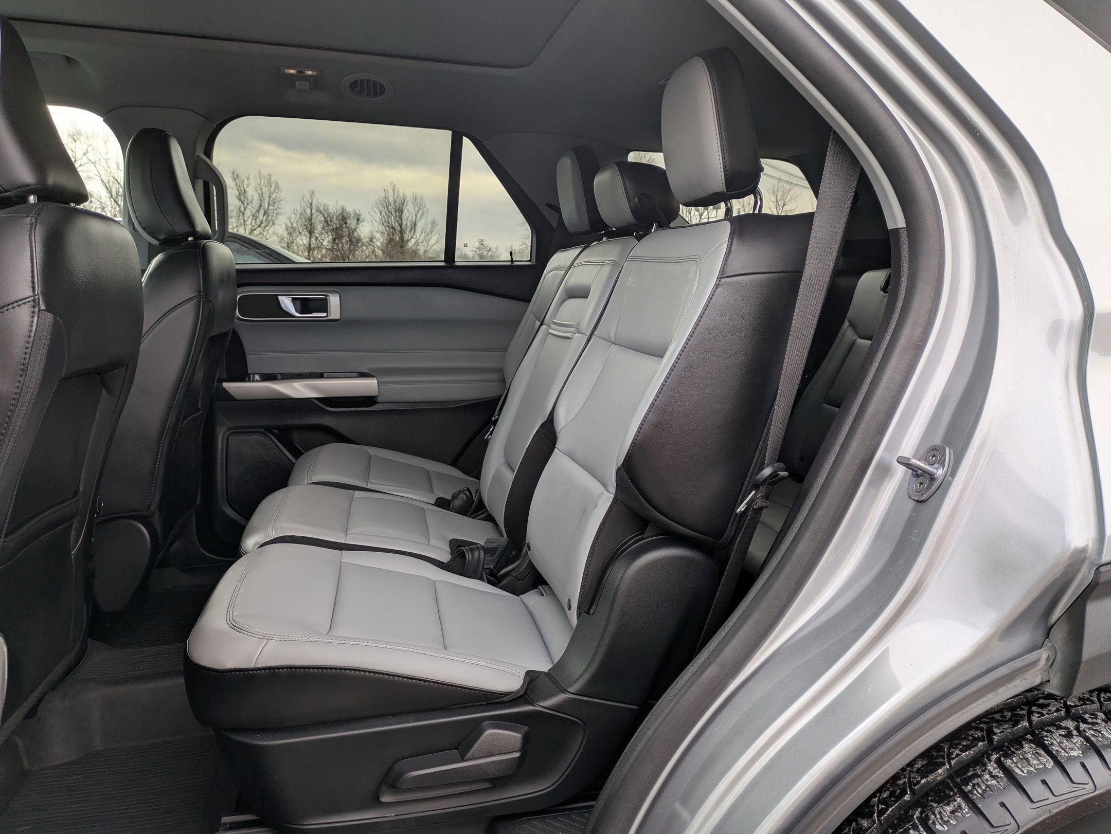 Used 2021 Ford Explorer XLT w/ Equipment Group 202A image 10