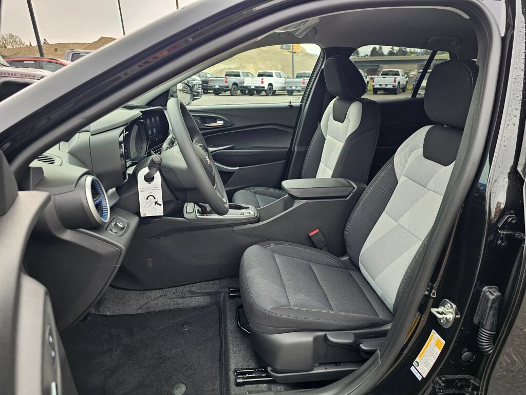 New 2026 Chevrolet Trax LS w/ LS Convenience Package FWD image 20