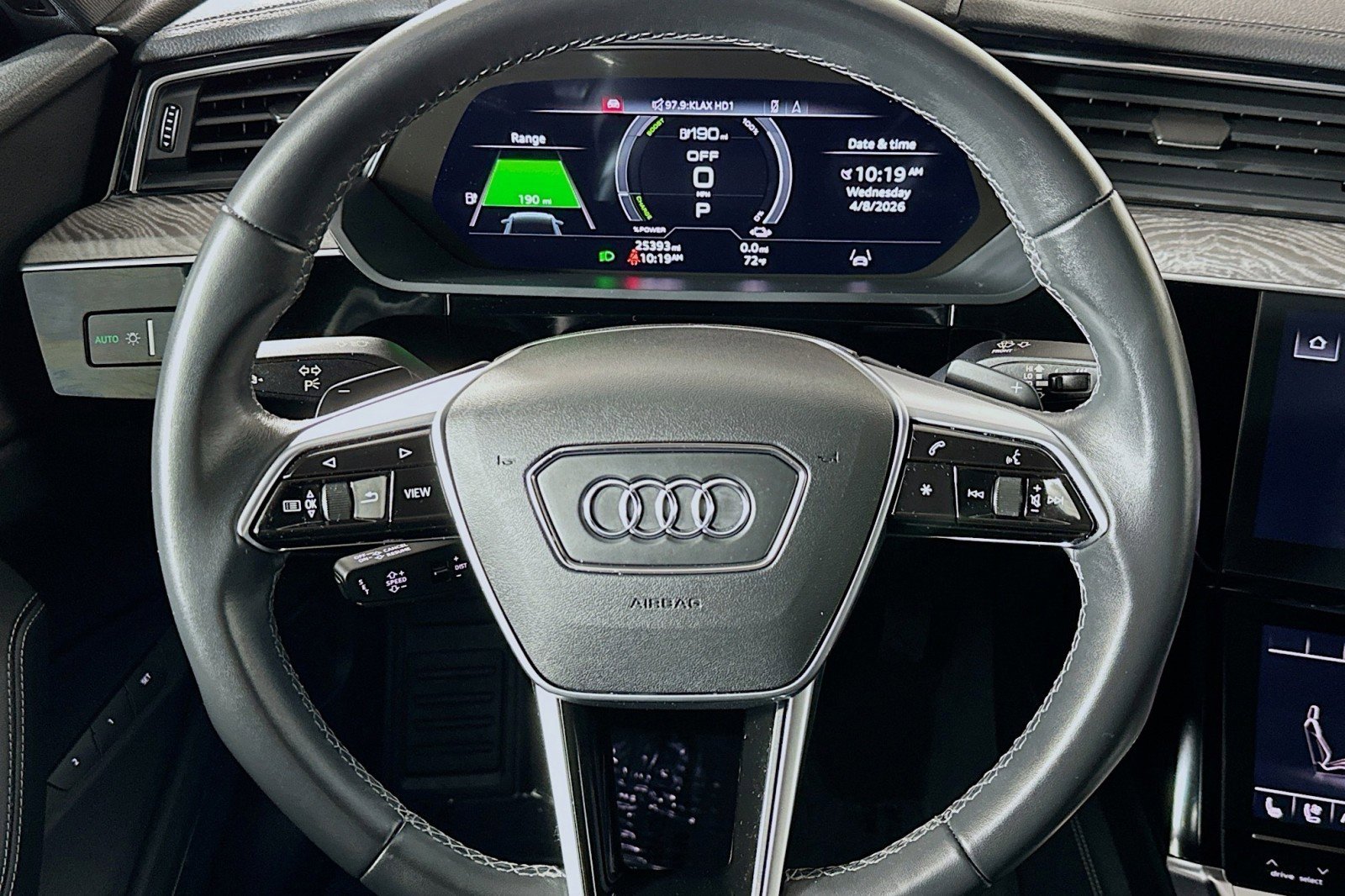 Used 2023 Audi e-tron Premium Plus w/ Premium Plus Package image 19