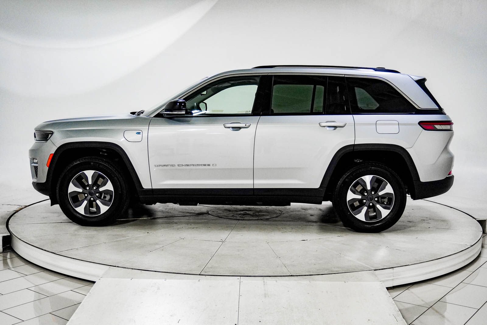Used 2022 Jeep Grand Cherokee Limited 4xe AWD/4WD image 4