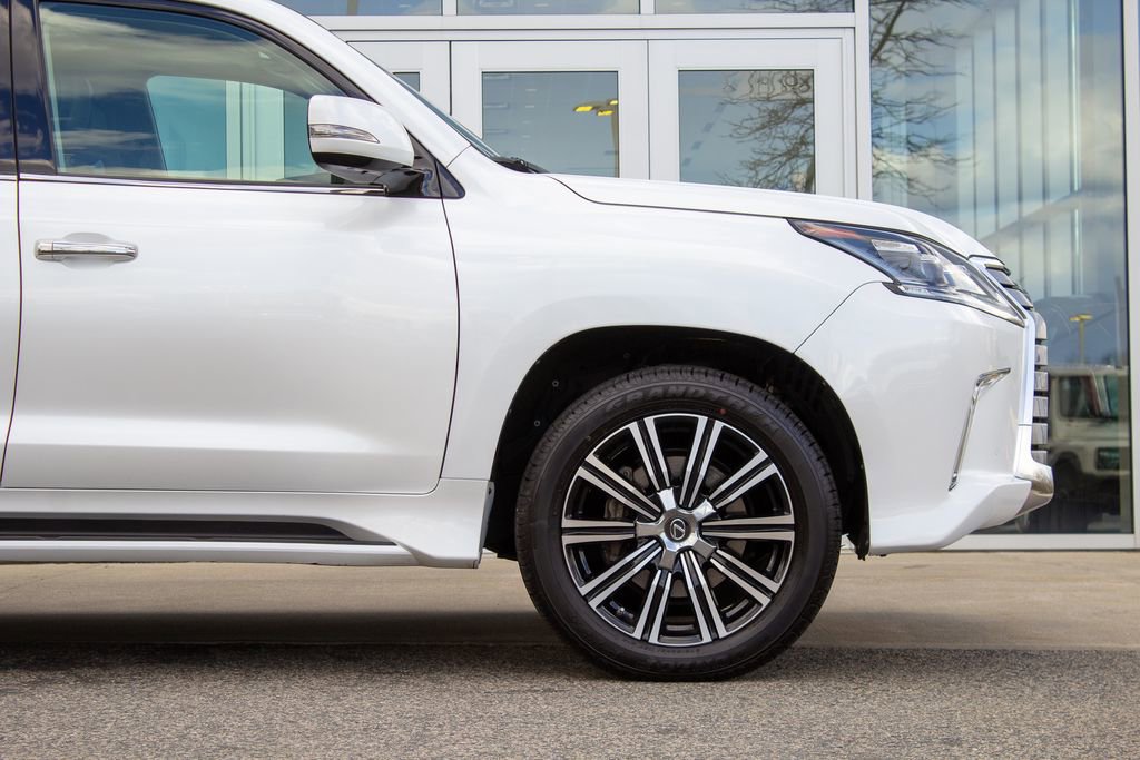 Used 2021 Lexus LX 570 4WD w/ Luxury Package image 5