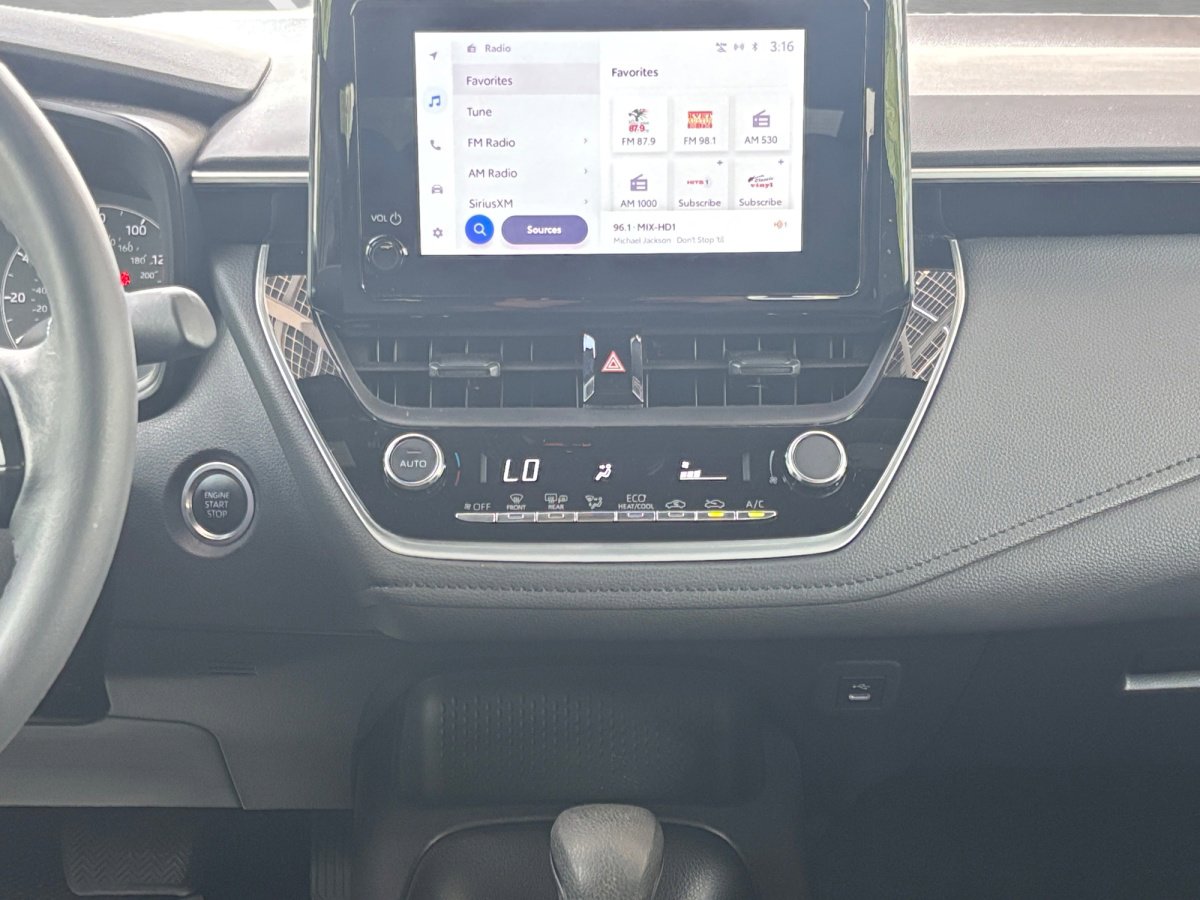 Used 2024 Toyota Corolla SE FWD image 3