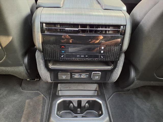 Used 2024 Jeep Wagoneer Series II w/ Premium Group I AWD/4WD image 20