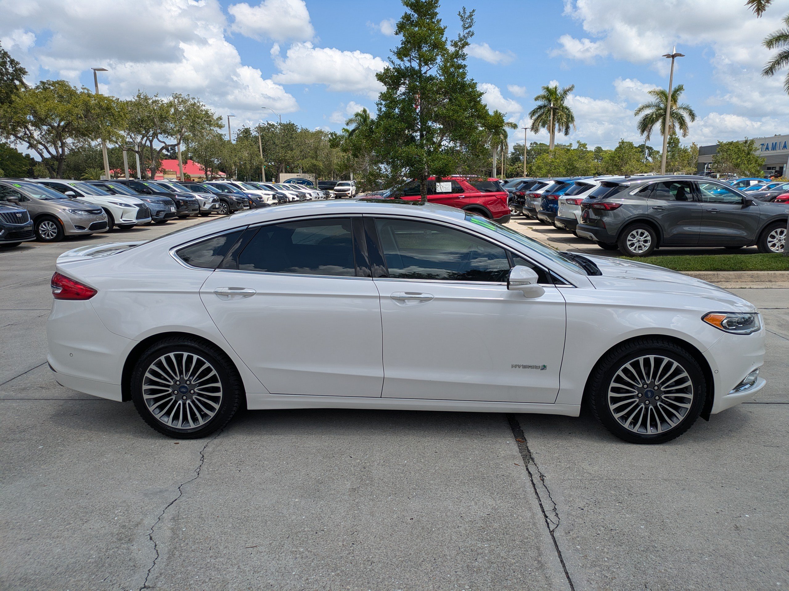Used 2017 Ford Fusion Platinum FWD image 3