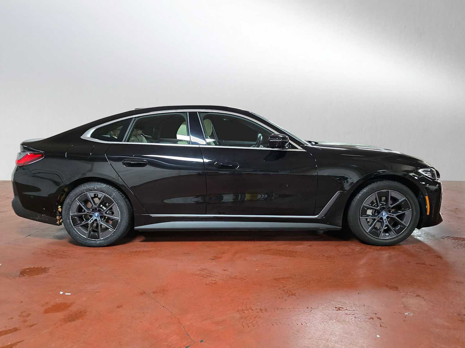 Used 2024 BMW i4 eDrive35 w/ Premium Package image 8