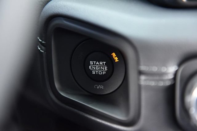 Used 2025 Jeep Wrangler Unlimited Sahara w/ Safety Group AWD/4WD image 19