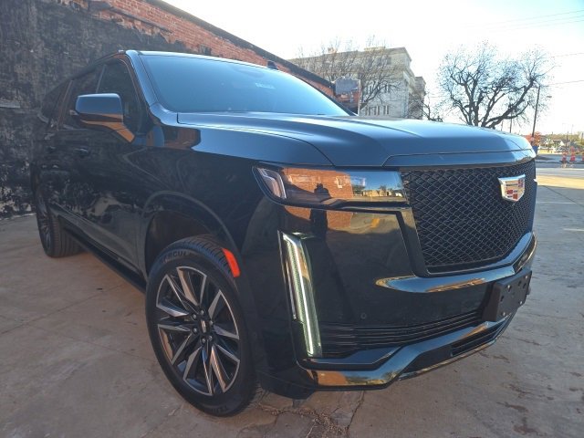 Used 2022 Cadillac Escalade ESV Sport Platinum w/ Heavy-Duty Trailer Package image 3