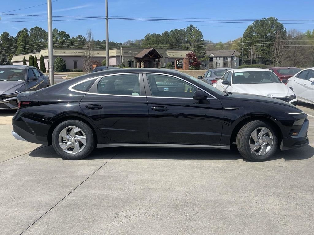 New 2026 Hyundai Sonata SE FWD image 2