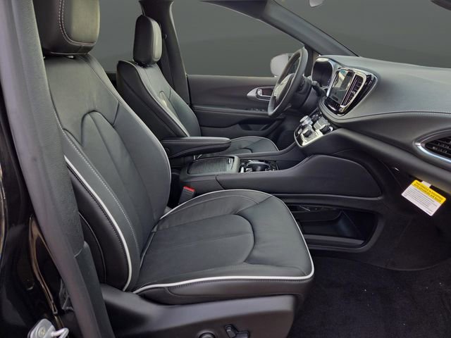 New 2026 Chrysler Pacifica Limited w/ Trailer Tow Group image 34