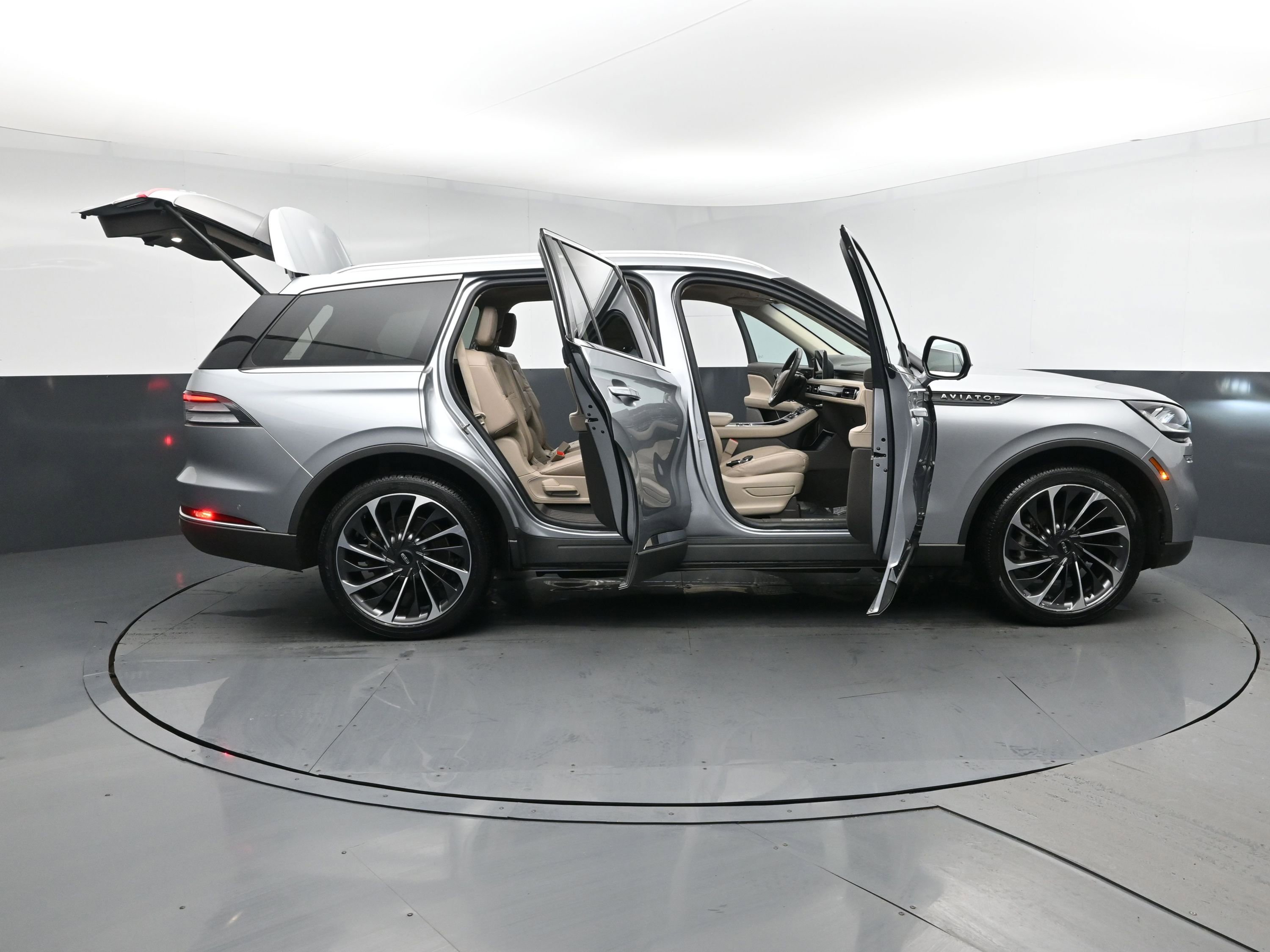 Used 2023 Lincoln Aviator Reserve w/ Equipment Group 201A image 27