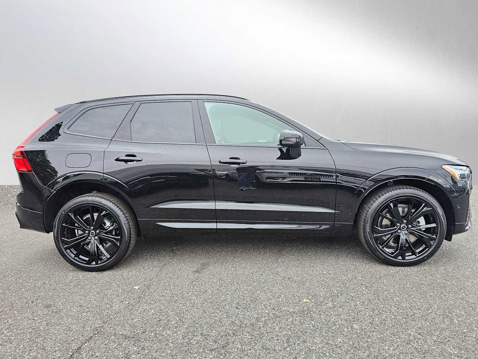 New 2026 Volvo XC60 B5 Ultra w/ Protection Package Premier image 8