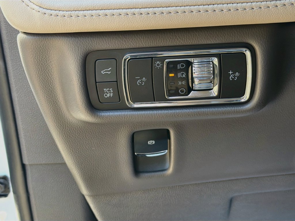 Used 2023 Lincoln Nautilus Reserve AWD/4WD image 10