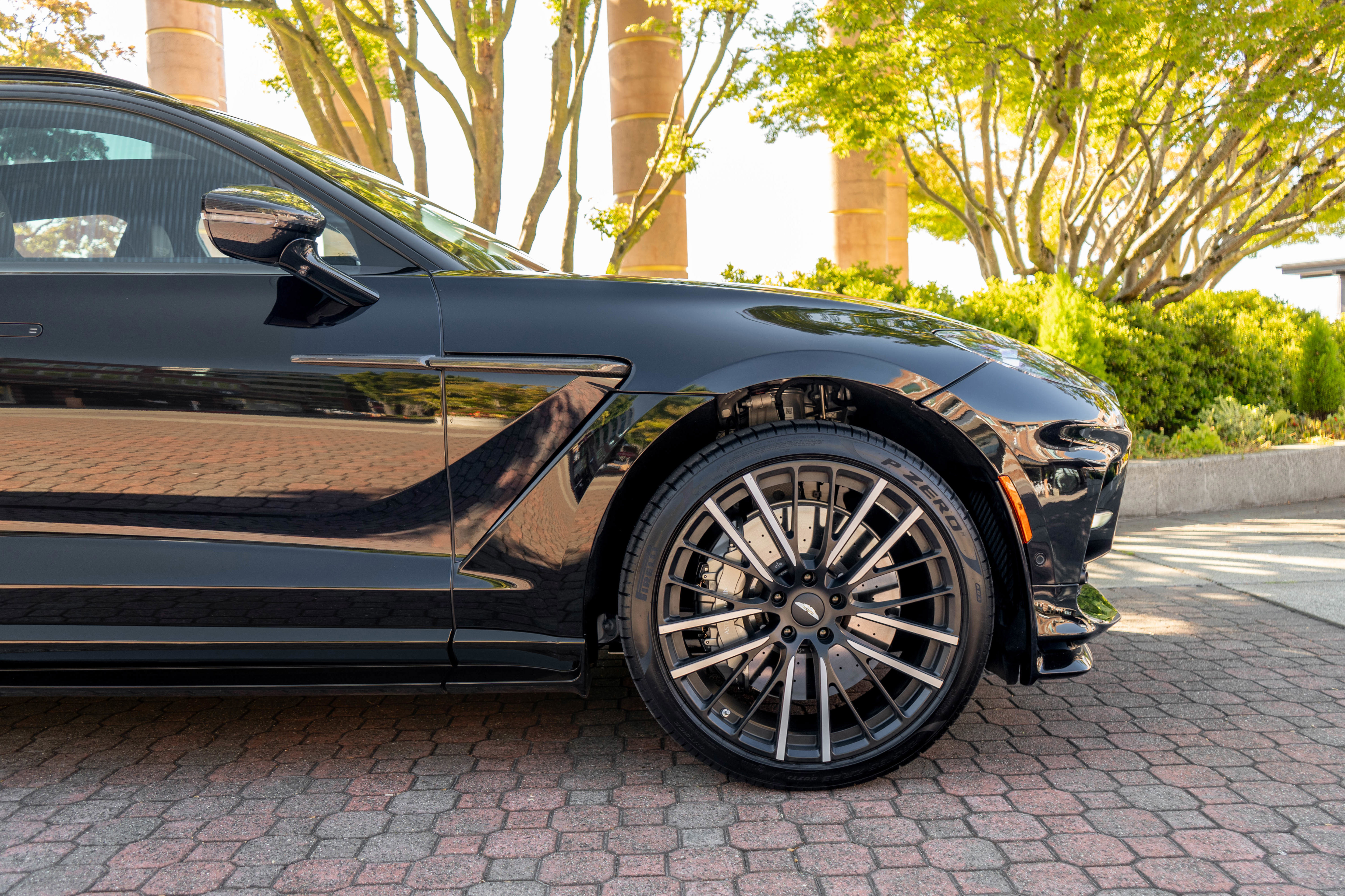 Used 2025 Aston Martin DBX 707 image 3