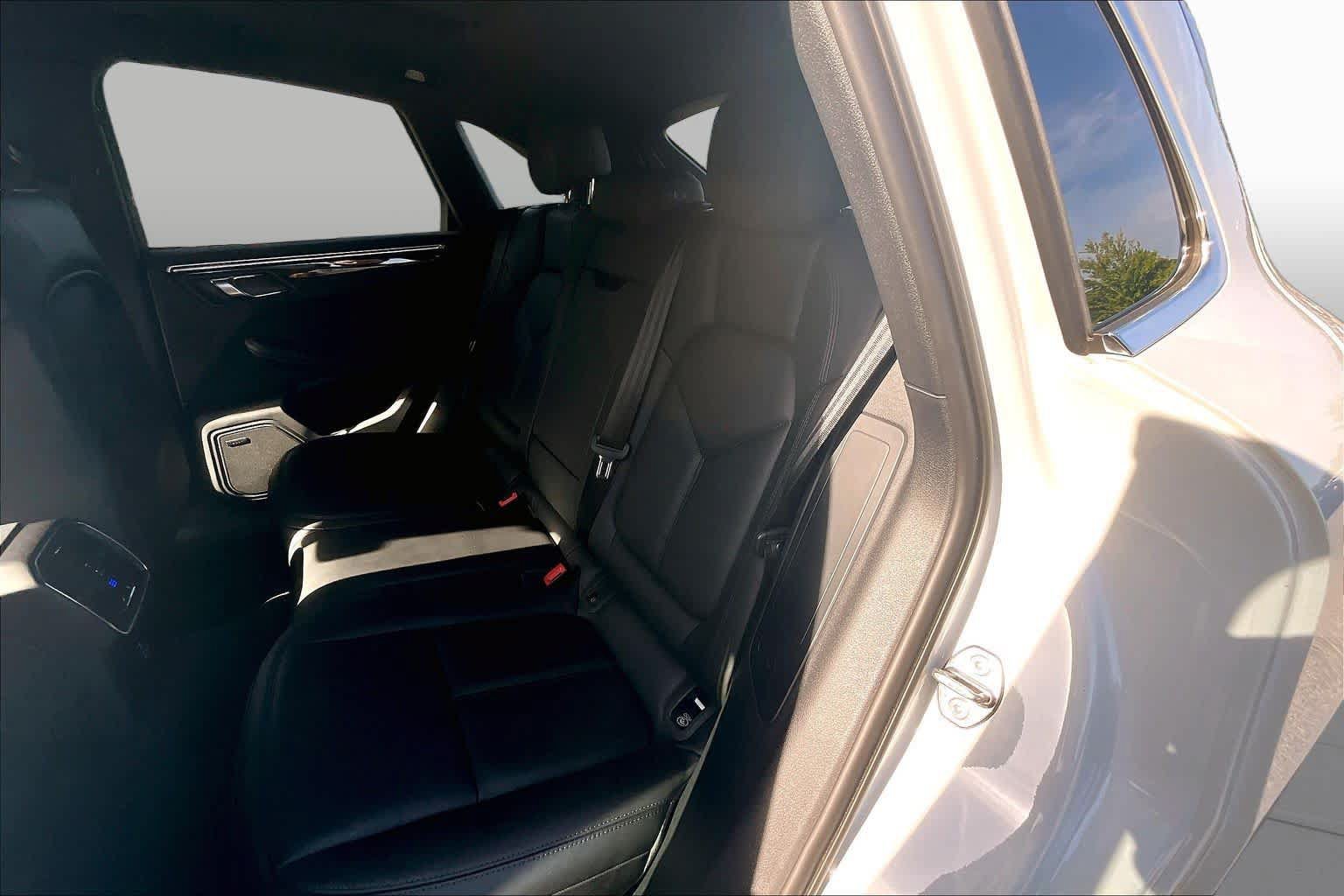 Used 2023 Porsche Macan S AWD/4WD image 21