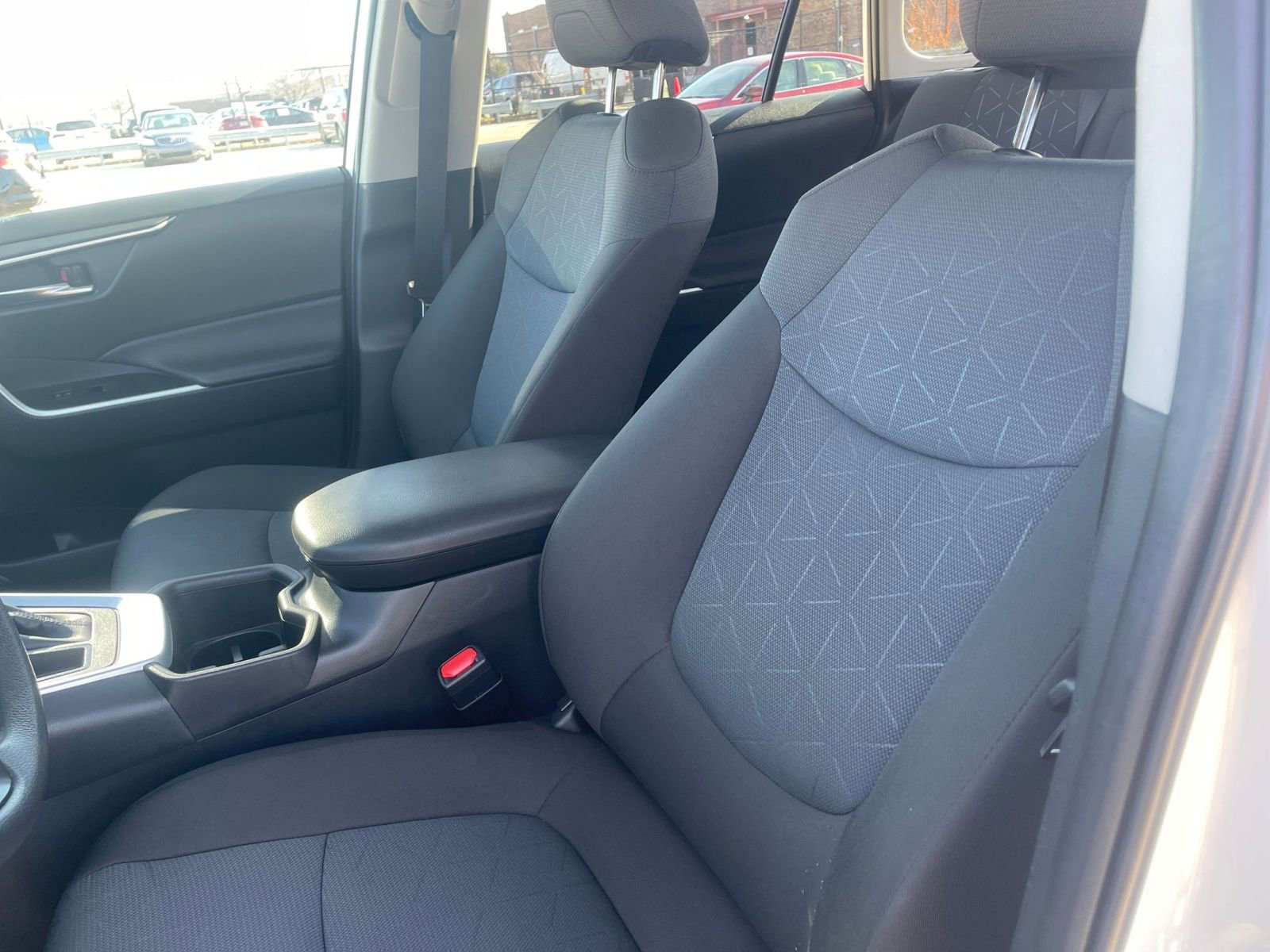 Used 2025 Toyota RAV4 XLE image 38