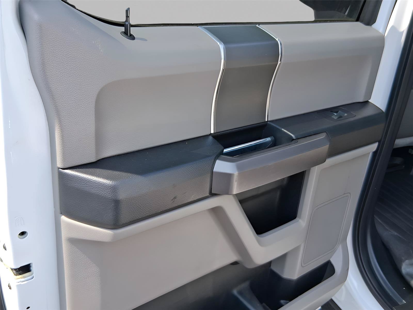 Used 2019 Ford F150 XLT w/ Equipment Group 302A Luxury AWD/4WD image 15