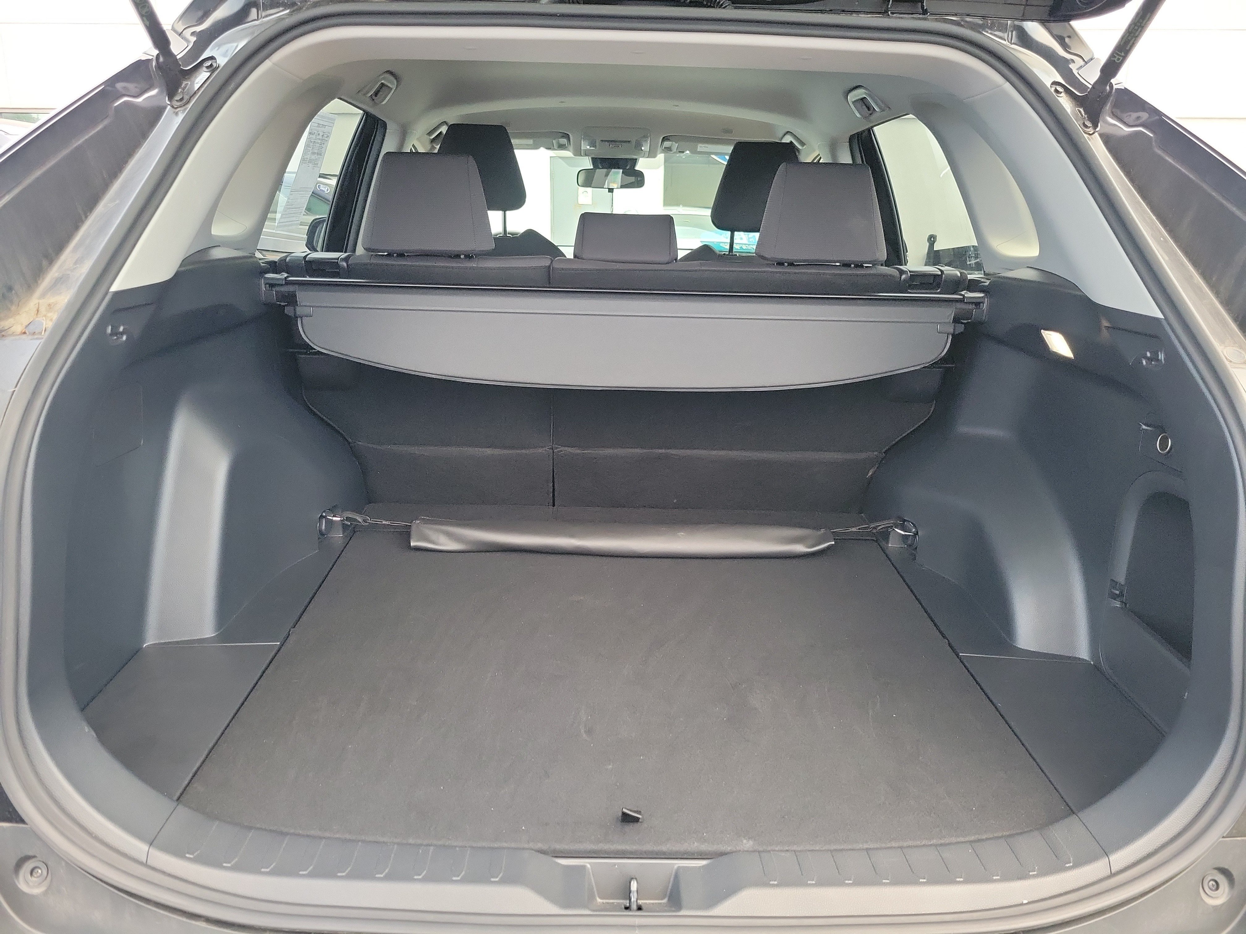 Used 2025 Toyota RAV4 XLE AWD/4WD image 9